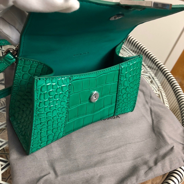 バレンシアガバッグ着用イメージ